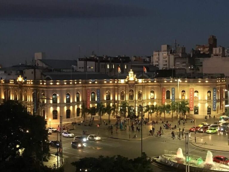 Fachada Pato Olmos Shopping córdoba (2017)